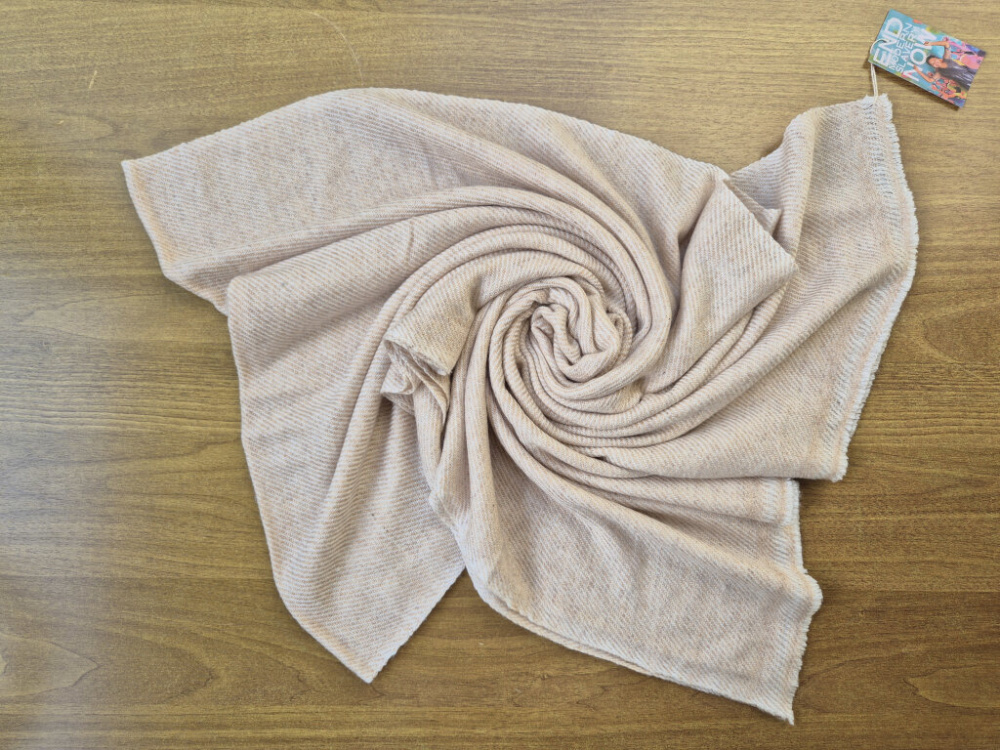 Zarter Kaschmir-Schal in Champagner-Rosé | feine Streifenstruktur | handgewebt von LWH | 69×198 cm